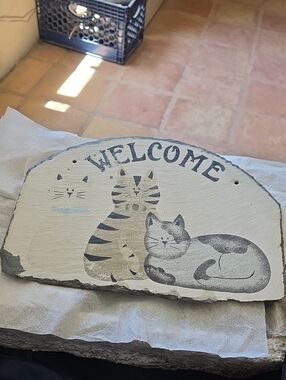 Slate & Stone White and Gray Cat Welcome Slate Plaque